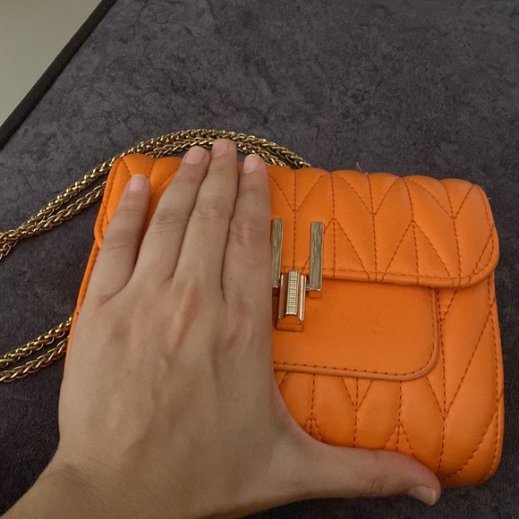 Beautiful orange cross body sling bag cum shoulder bag with metallic chain - Picture 4 of 7